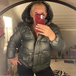 Höstjacka/vinterjacka  - Säljer nu denna jacka för den ej kommer till användning i jötte bra sick 