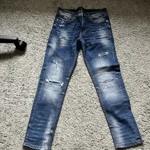 Hej! Jag säljer min helt oanvända supply & demand jeans. Priset kan diskuteras men inget under 500!! 😄