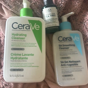 Cleanser  - Cerave cleanser hydrating 1/4 kvar 15kr Cerave sa smoothing cleanser närmre 2/3 kvar-35kr The body shop Tea tree cleanser mer än 1/2 kvar, 20kr 50 för alla!!