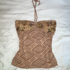 Vintage top - Köpte från Plick (bilden är inte min). Säljer för den var för liten för mig❤️