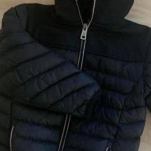 Moncler strl 110 - Strl 110 monokler bra skick 