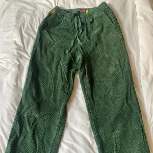 Empyre cord - Manchesterbyxor av märket Empyre. Fint skick. Märke efter uppvikning, se bild.