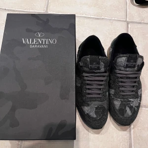 Valentino rockrunner - Riktigt feta rockrunners, perfekta inför vintern, storlek 41 men passar även 41,5