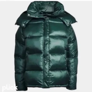 Bikbok vinterjacka  - Så fin i as bra skick (typ ny skick) storlek S. Saknar luva men inget som märks av. Inga defekter eller ihop sjunken utan jätte puffig. DENNA JACKA SÄLJS EJ/SLUTSÅLD PÅ NÄTET , pris kan diskuteras vid snabb affär 