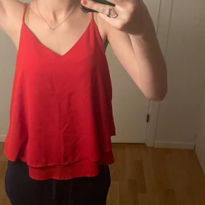 Linne med öppen rygg - Använd 1 gång, köpt för 99kr och är öppen för prisförslag🤗