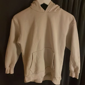 Beige hoodie  - Knappt använd,bra skick