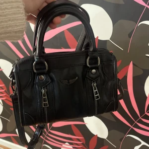 Zadig voltaire liknande väska  - Inte äkta vitt jag vet, köpt på plick. Ser som ny ut