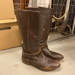 Bruna skinn boots storlek 39