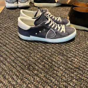 Philippe Model - Gott skicka (8.5/10) , använda 6 månader fåtal gånger. Storlek: 42 eur