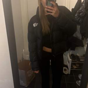 north face jacka i väldigt fint sickt i storlek S. Mer frågor eller andra funderingar hör gärna av er. 