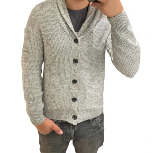 Cardigan tröja - Säljer denna riktigt snygga tröjan perfekt nu inför hösten och vintern. Vid frågor och funderingar skriv gärna!