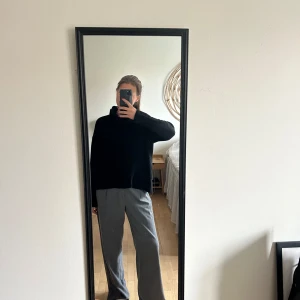 Kostymbyxor  - Säljer dessa pga ingen användning. Är 170cm och har sprättat upp sömmen där nere för att få dem längre.