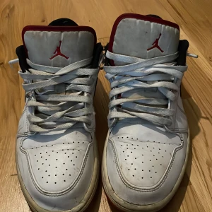 Jordan 1 low  - Säljer mina Jordan one low  50 kr  Storlek 44 