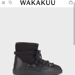 Inuikii skor - Så snygga vinterskor/inuikiis som passar perfekt nu till de kalla vädret! Använda under en vinter, några defekter därav priset 💕Köpta för 3000