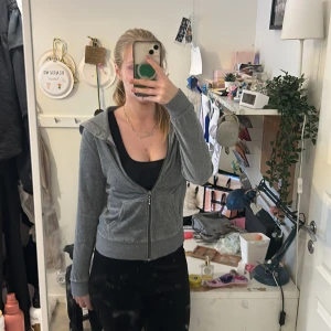 Velour tröja  - Fin velour tröja i bra skick, liknar juicy catoure