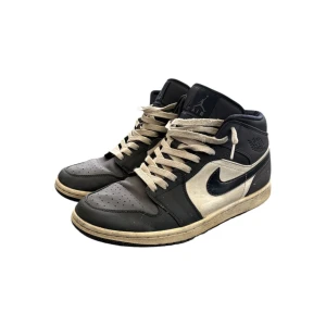 Jordan 1 ”Obsidian” - Riktigt feta skor👌 Ny sula i skon vilket gör dom ännu skönare💯 Skickas tyvärr utan box då jag inte hittar den längre. Kom dm vid fler frågor🙏