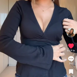 Gina topp - Super fin topp från Gina Tricot, storlek XS. Använd ca tre gånger och är i nyskick!