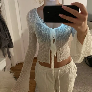 Söt blus🥰 - En supersöt blus, osäker på vart den kommer ifrån men så perfekt till ett par blåa jeans🩷🩷