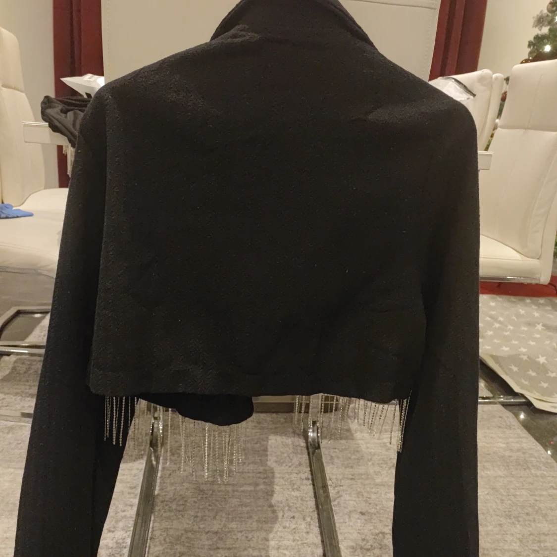 Svart croppad jacka med pärlor och kjol - 90