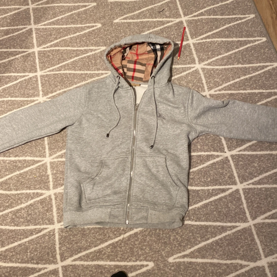 Grå hoodie från Burberry