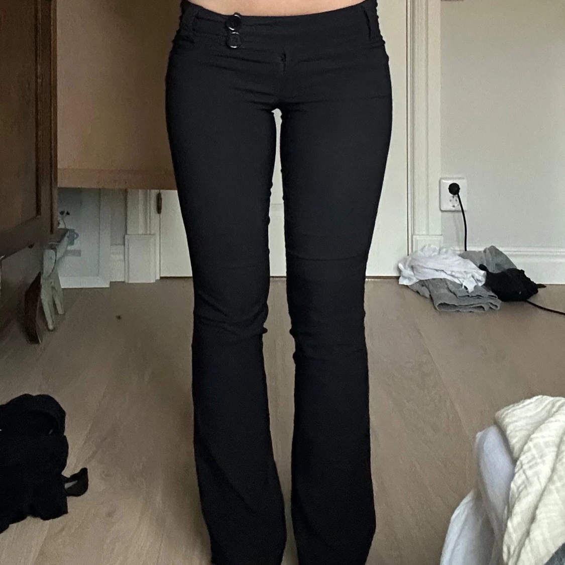 Svarta lågmidjade kostymbyxor