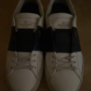 Säljer nu mina VLTNs då jag köpt vltn rockrunners så kommer ej att använda den. Den är använd men har inga allvarliga skador. Jag släpper dessa för 3500 och priset går att diskutera vid snabbaffär🙌🏼. 