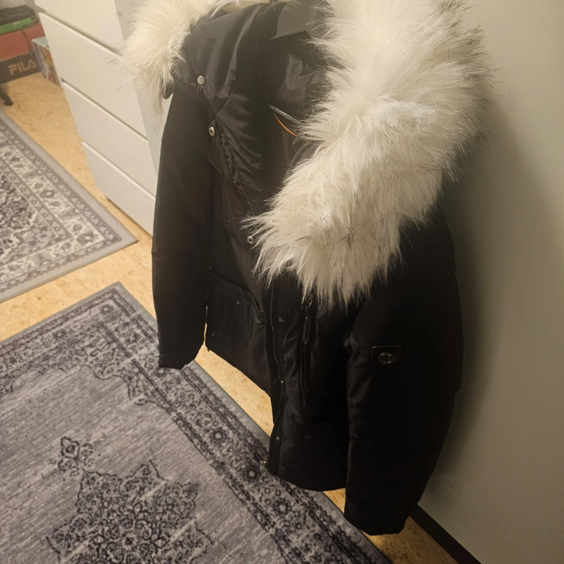 Svart pufferjacka från Hollies - 90