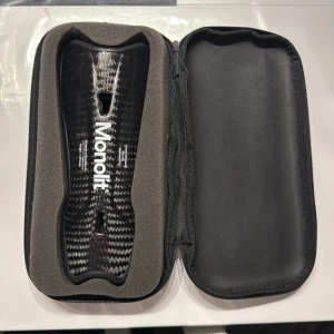 Monolit benskydd - Monolit benskydd, skyddar och väger ingenting samtidigt som det är bekväma! I helt nytt skick, pris kan diskuteras!