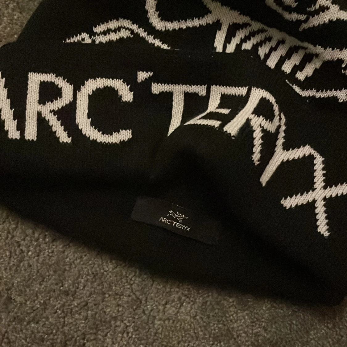 Svart  Arc'teryx mössa  - 91