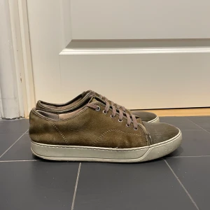 Bruna sneakers från Lanvin - Snygga bruna sneakers från Lanvin Okej Skick.