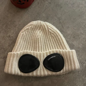 Mössa - Cp Company mössa lapparan finns kvar