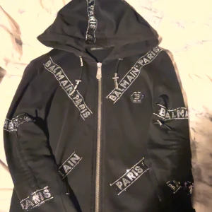 Balmain kofta  - Byten tas!!Köpt i Dubai. Äkta givetvis kvitto finns. Skick 9/10