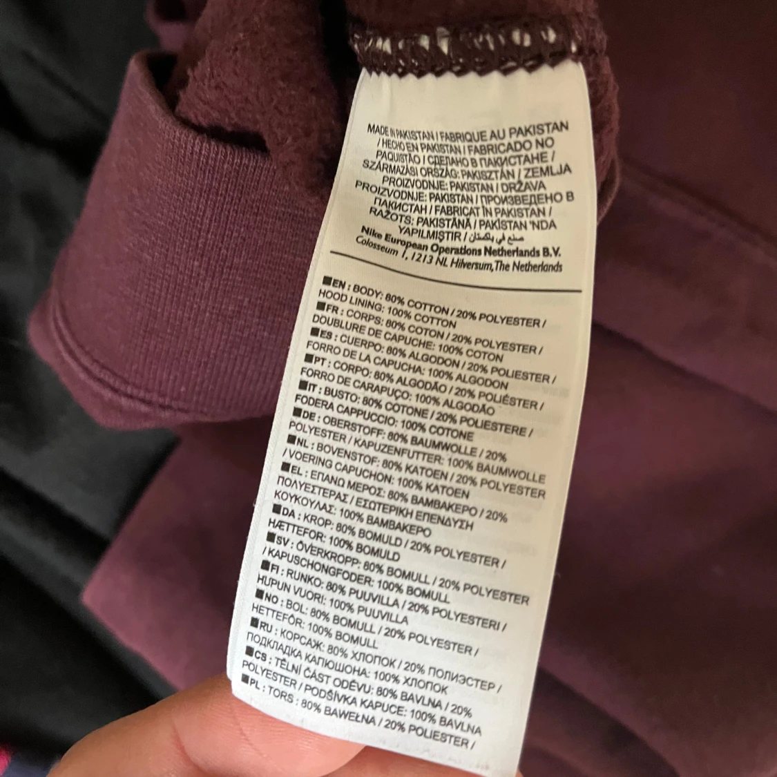 Vinröd hoodie från Nike - 92