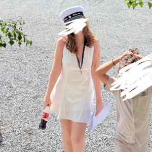 Vit studentklänning från cider - En jättefin och söt klänning som jag hade på min student. Luftigt material som var toppen. Endast använd på min studentdag vilket gör att den fortfarande är i nyskick. Pris går att diskutera