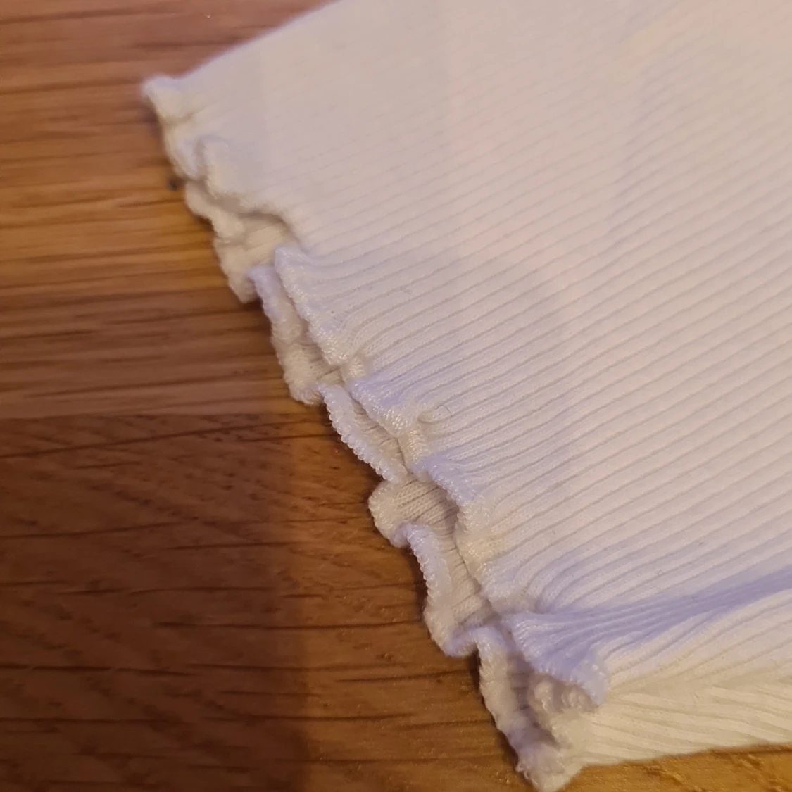 Vit ribbad topp från Sisters Point - 91