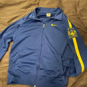 Träningströja - •skick 10/10 •Man city träningströja • billig 99 :-