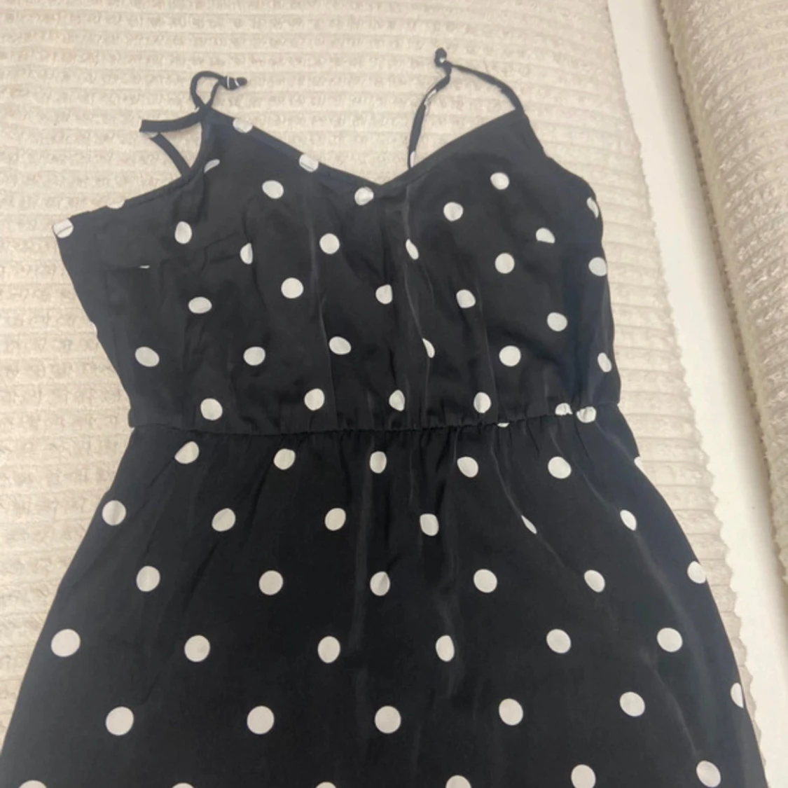 Svart prickig klänning från Divided H&M - 90