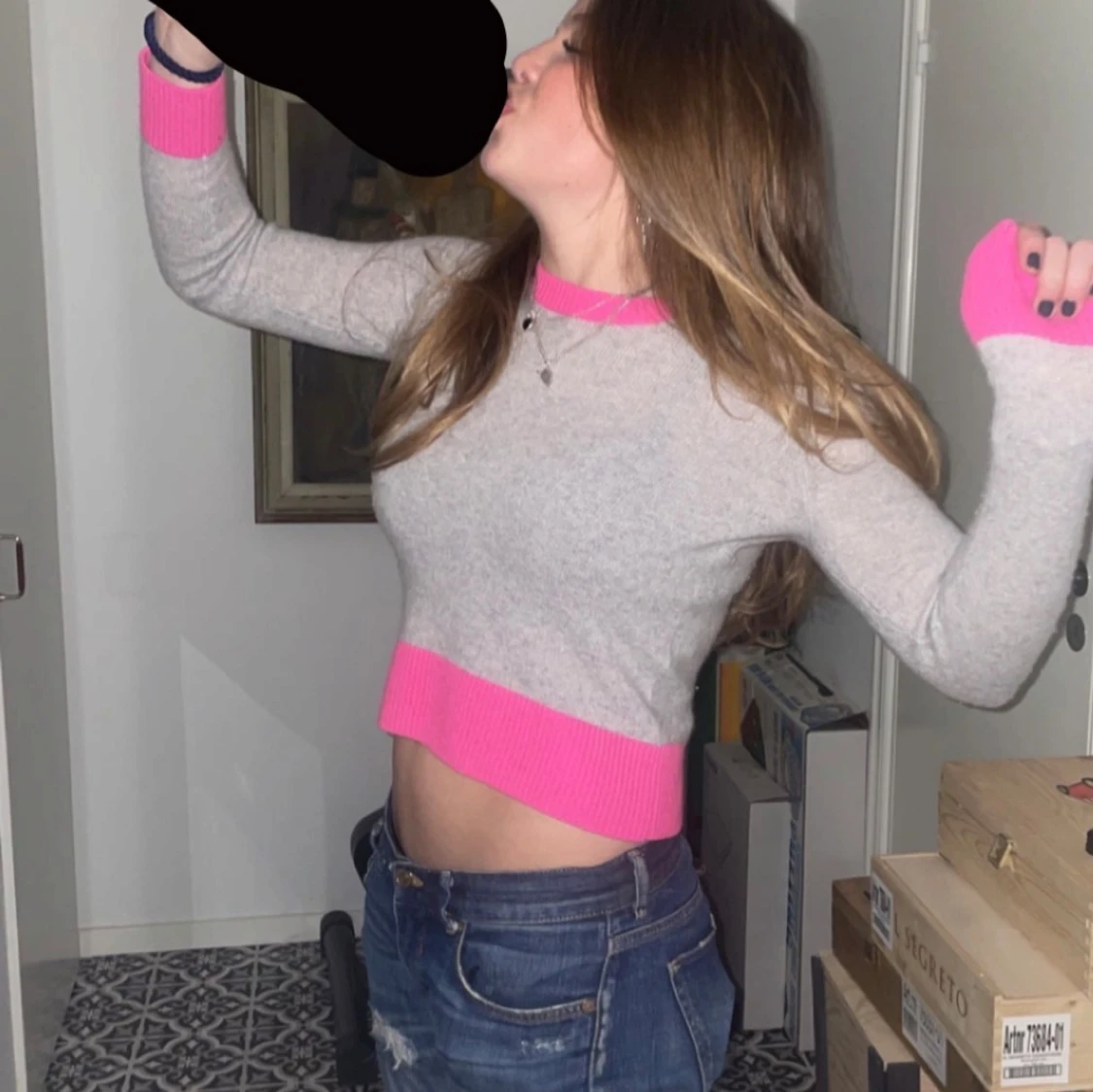 Grå och rosa tröja från From Future