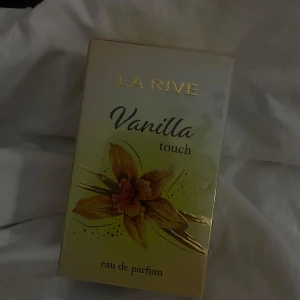 Vanilla Touch Eau de Parfum från La Rive - Alldeles ny vanilla touch parfym från la Rive. Perfekt för dig som älskar söta och varma dofter.
