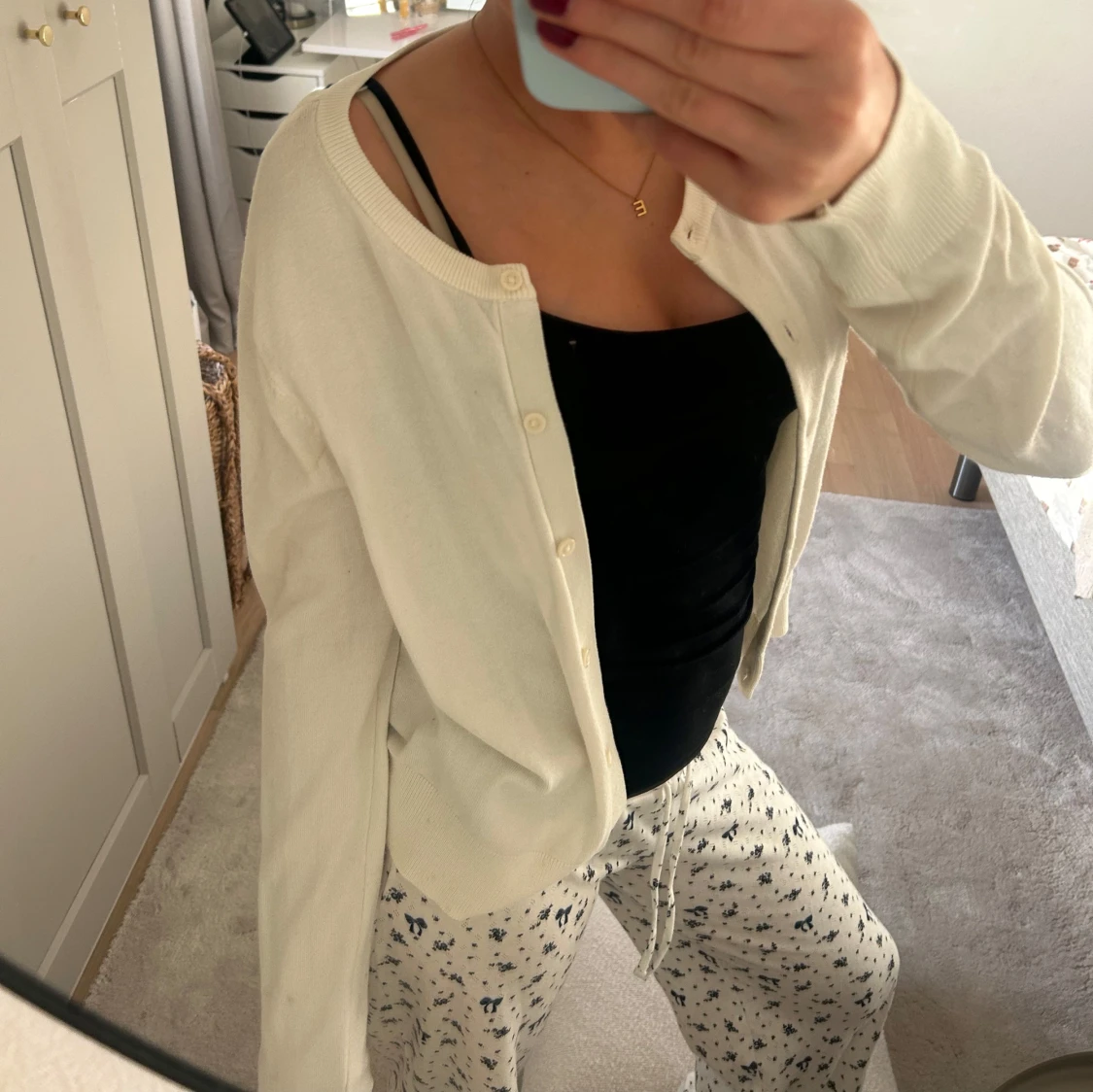 Vit kofta med knappar - 91