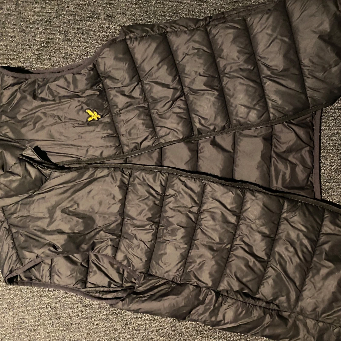 Svart Lyle and Scott dunväst med dragkedja - 91