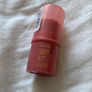 Essence baby got blush - Essence baby got blush i färgen: 30 rosé all day Oanvänt, nypris ca 45:-