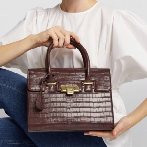 Harrods väska - Säljer min underbara Harrods ( som svenska NK ) väska köpt i London som inte längre går att få tag i😍 utmärkt skick utan fel ❤️