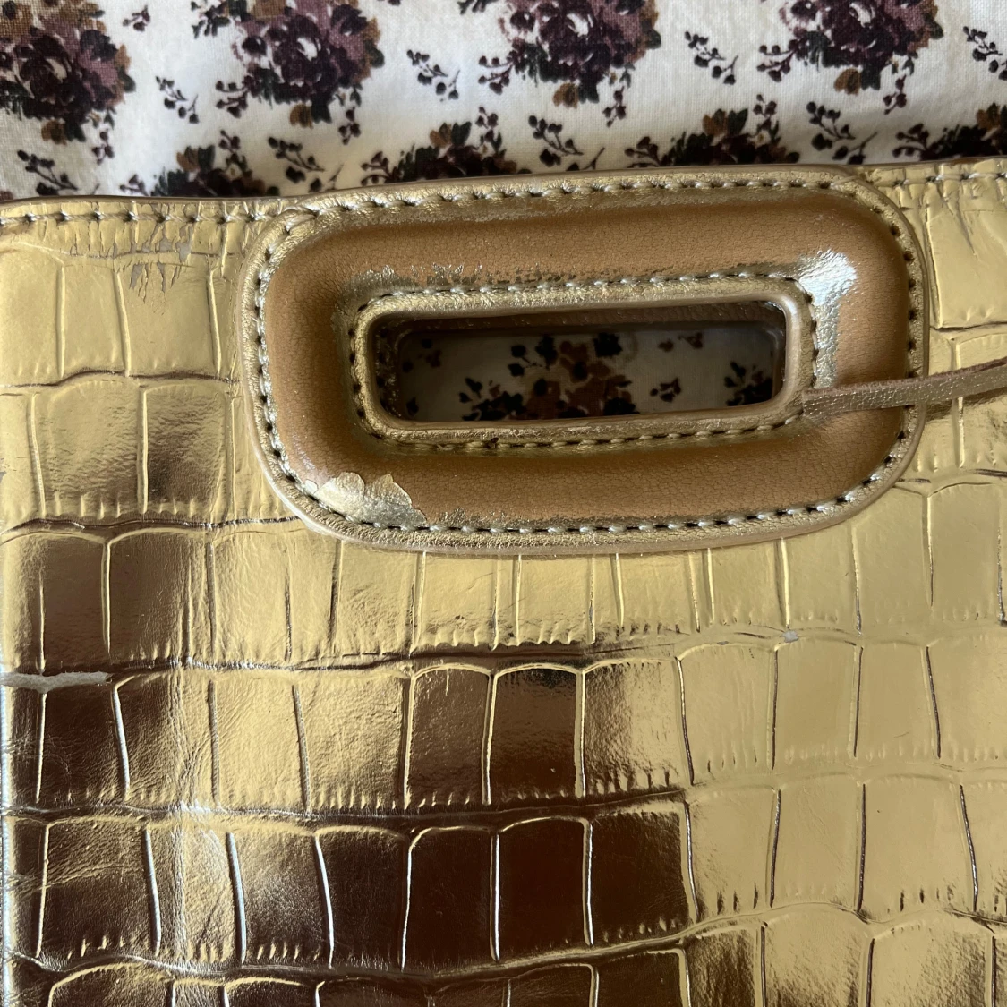 Guldig axelväska med fransar - 91