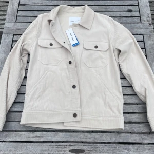 Samsøe Samsøe Jacka - Säljer min Samsøe Samsøe jacka i manchester som aldrig använts. Storleken är Small. Nypris 1699kr.