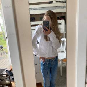 Säljer dessa bootcut Freja jeans ifrån Lindex i storlek 146 Säljer pga att de är förkorta för mig, därav väldigt bra skick😽