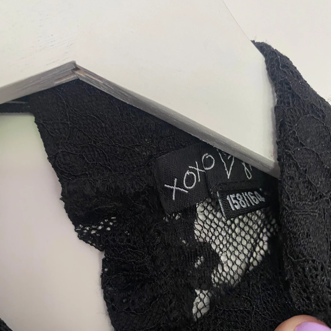 Svart spetsblus med hög krage - 93