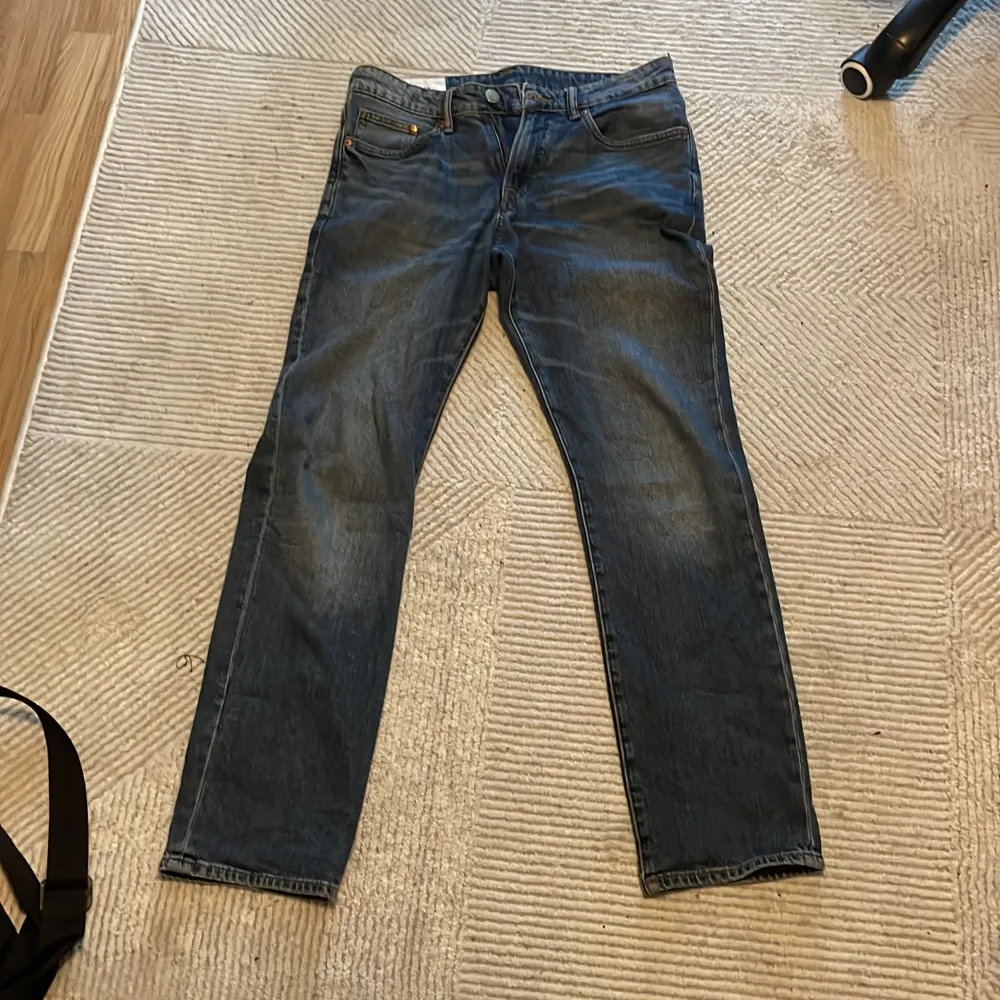 Bra skick 30/32, för små för mig. De sitter riktigt bra . Jeans & Byxor.