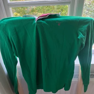 Gant Tröja  - En Gant tröja som är pytte använd i en annorlunda färg. Skriv så kan vi lösa ett bättre pris.