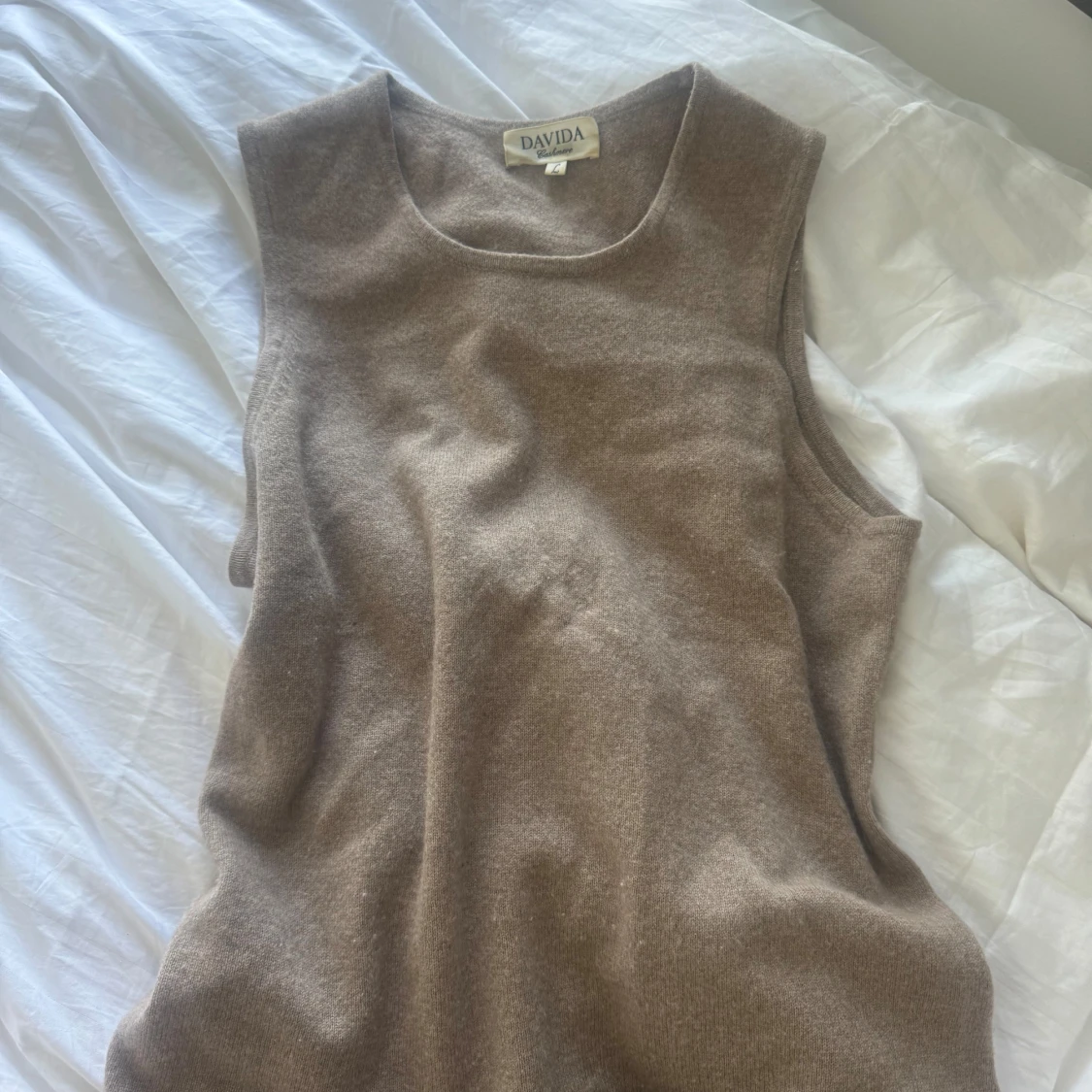 Beige ärmlös topp från Davida